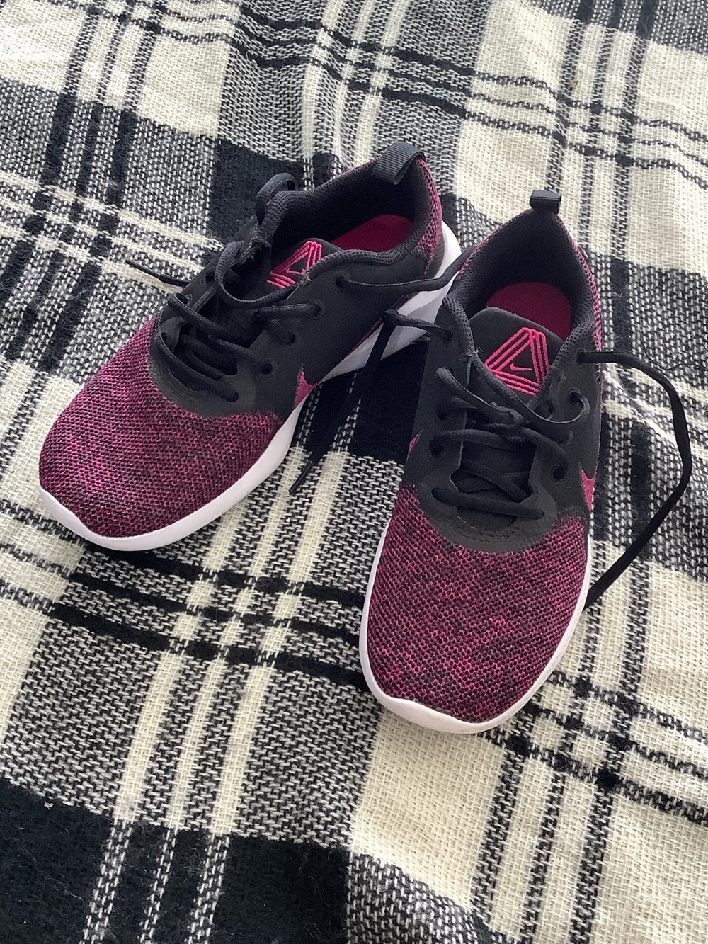 Nike flex experience run 10 women’s sneakers